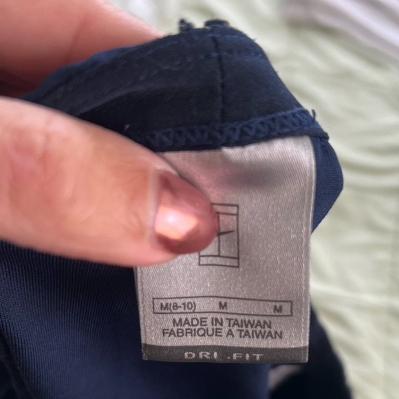 Nike dry fit tennis skirt with thigh slit Great - Picture 4 of 4